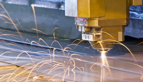 Lire la suite à propos de l’article Qu’est-ce qu’une machine de découpe fibre laser ? Fonctionnement et avantages